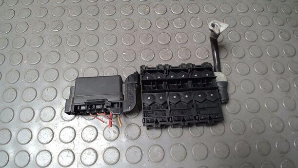 Foto: SICHERUNGSKASTEN BATTERIE eines VW Polo 1.2