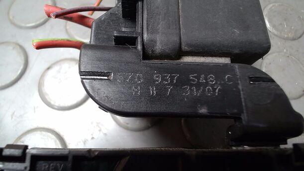 Foto: SICHERUNGSKASTEN BATTERIE eines VW Polo 1.2