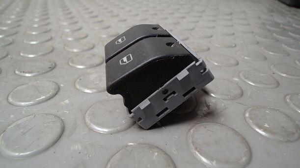 Foto: FENSTERHEBERSCHALTER eines VW Polo 1.2