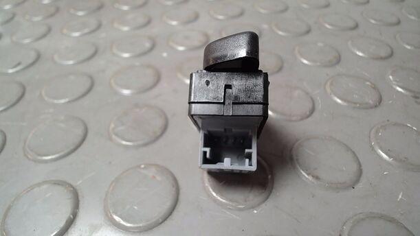 Foto: FENSTERHEBERSCHALTER eines VW Polo 1.2