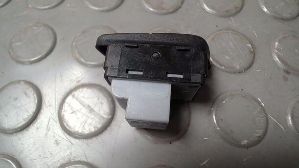 Foto: FENSTERHEBERSCHALTER eines VW Polo 1.2