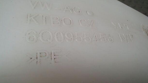 Foto: SCHEIBENWASCHBEHÄLTER eines VW Polo 1.2