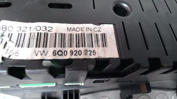 Foto: TACHOEINHEIT/ KOMBIINSTRUMENT eines VW Polo 1.2