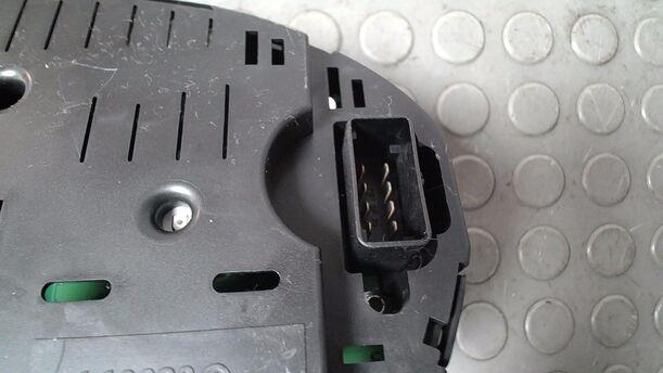 Foto: TACHOEINHEIT/ KOMBIINSTRUMENT eines VW Polo 1.2
