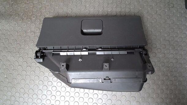Foto: HANDSCHUHFACH eines VW Polo 1.2