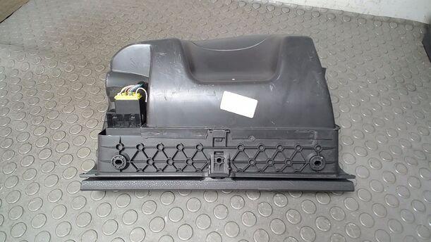 Foto: HANDSCHUHFACH eines VW Polo 1.2