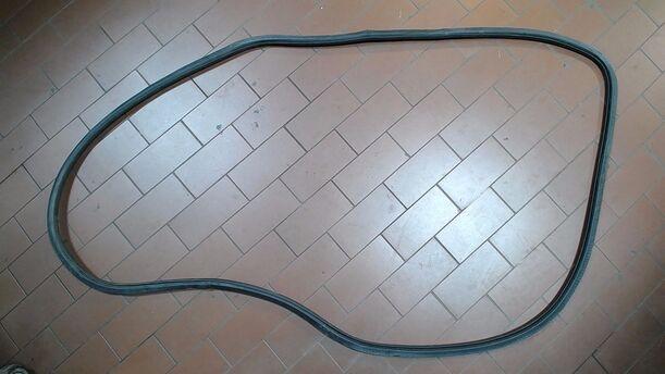 Foto: TÜRDICHTUNG LINKS ( 2/3 TÜRER ) eines VW Polo 1.2