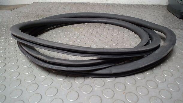 Foto: TÜRDICHTUNG LINKS ( 2/3 TÜRER ) eines VW Polo 1.2