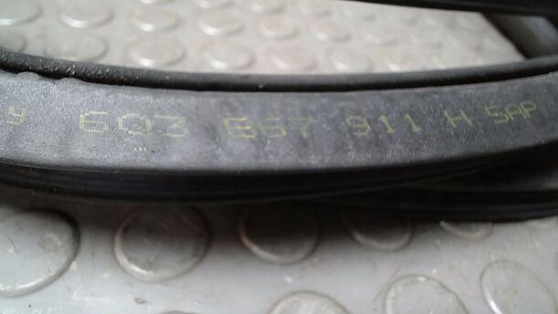 Foto: TÜRDICHTUNG LINKS ( 2/3 TÜRER ) eines VW Polo 1.2