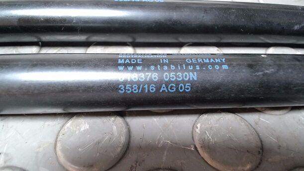 Foto: HECKKLAPPENDÄMPFERPAAR ( VARIANT ) eines VW Golf Variant 1.6