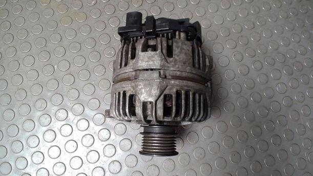Foto: LICHTMASCHINE ( BOSCH / 90A ) eines VW Golf Variant 1.6