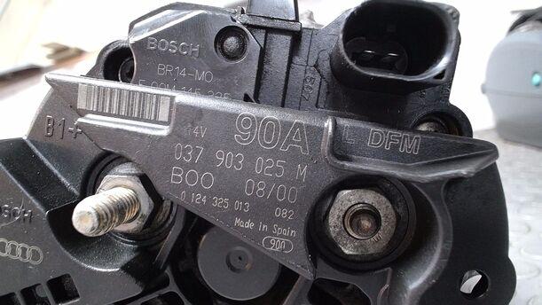 Foto: LICHTMASCHINE ( BOSCH / 90A ) eines VW Golf Variant 1.6