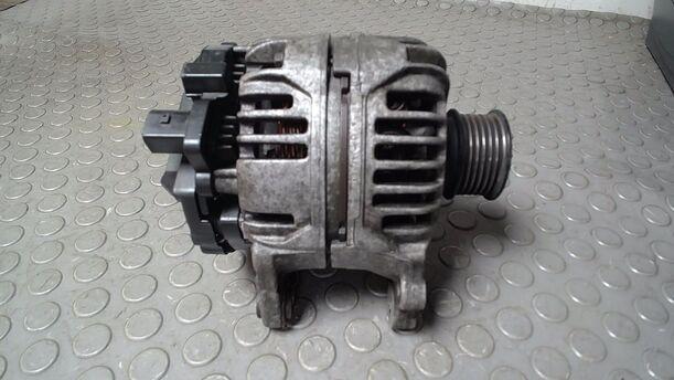 Foto: LICHTMASCHINE ( BOSCH / 90A ) eines VW Golf Variant 1.6