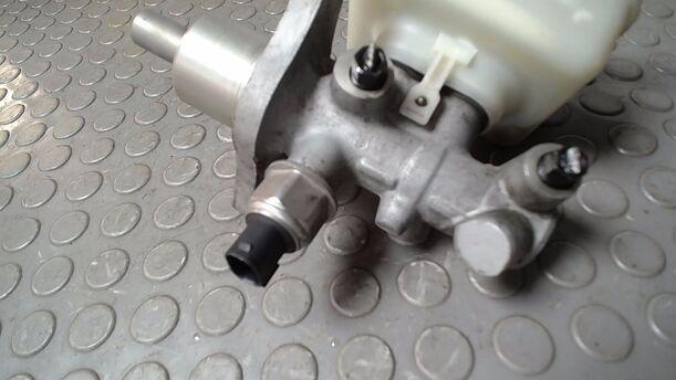 Foto: HAUPTBREMSZYLINDER eines VW Golf Variant 1.6
