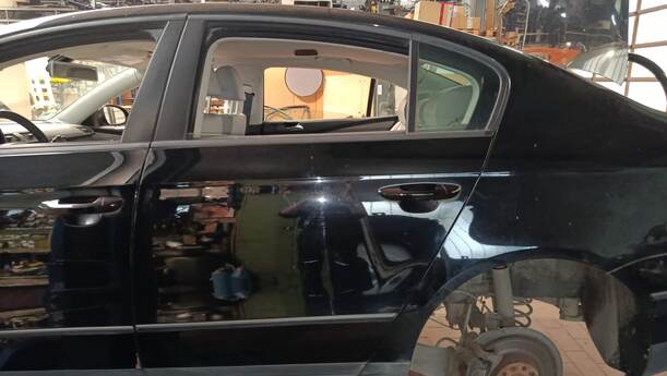 Foto: TÜR HINTEN LINKS ( LIMOUSINE ) eines VW Passat 2.0 TDI DPF
