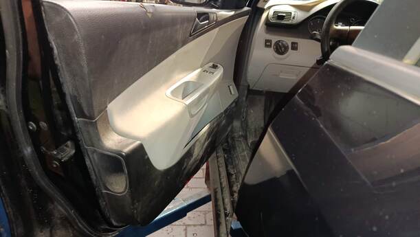 Foto: TÜR VORN LINKS eines VW Passat 2.0 TDI DPF