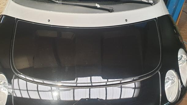 Foto: MOTORHAUBE eines Smart smart forfour