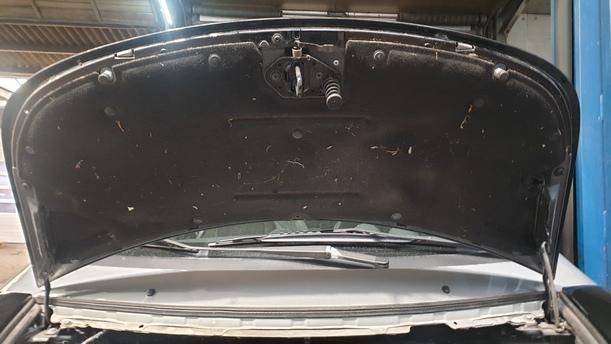 Foto: MOTORHAUBE eines Smart smart forfour