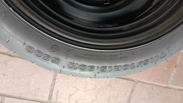 Foto: NOTREIFEN 115/70X15 eines Smart smart forfour