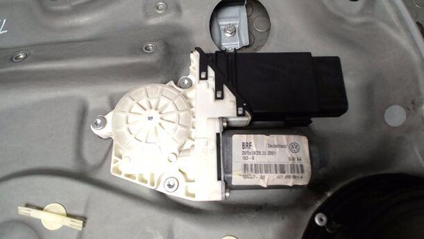 Foto: FENSTERHEBER ELEKTRISCH VORN LINKS ( 4/5 TÜRER ) eines VW Golf Variant 1.6