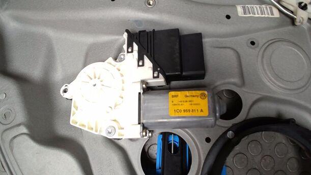 Foto: FENSTERHEBER ELEKTRISCH HINTEN LINKS ( VARIANT ) eines VW Golf Variant 1.6