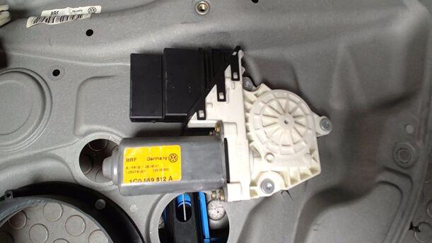 Foto: FENSTERHEBER ELEKTRISCH HINTEN RECHTS eines VW Golf Variant 1.6