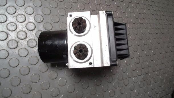 Foto: HAUPTBREMSAGGREGAT ABS eines VW Passat 2.0 TDI DPF
