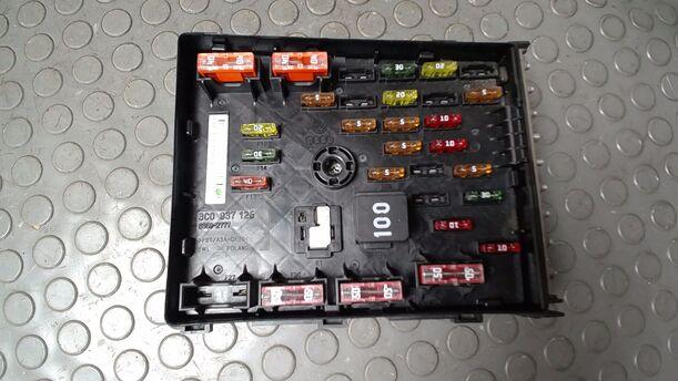 Foto: SICHERUNGSKASTEN ZENTRALELEKTRIK eines VW Passat 2.0 TDI DPF