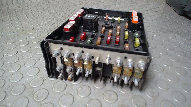 Foto: SICHERUNGSKASTEN ZENTRALELEKTRIK eines VW Passat 2.0 TDI DPF