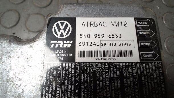 Foto: STEUERGERÄT AIRBAG/ AIRBAGSTEUERGERÄT eines VW Passat 2.0 TDI DPF