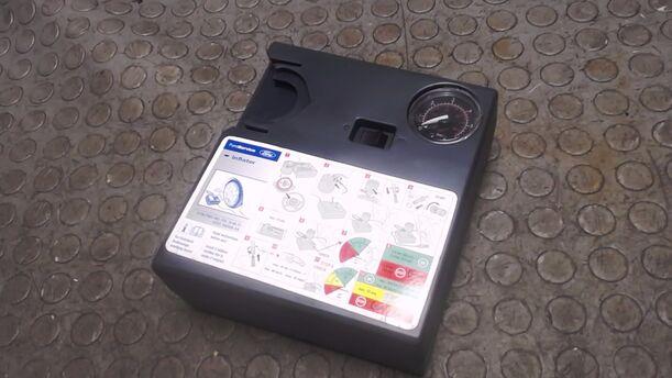 Foto: KOMPRESSOR / PANNENSET eines Ford Fiesta 1.25