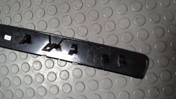Foto: BLENDE BEIFAHRERSEITE eines VW Passat 2.0 TDI DPF