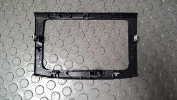 Foto: BLENDE RADIO/ ARMATURENBRETT eines VW Passat 2.0 TDI DPF