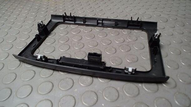 Foto: BLENDE RADIO/ ARMATURENBRETT eines VW Passat 2.0 TDI DPF