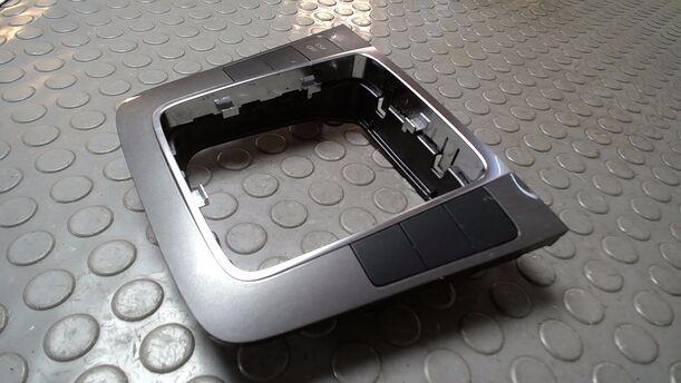 Foto: BLENDE MITTELKONSOLE eines VW Passat 2.0 TDI DPF