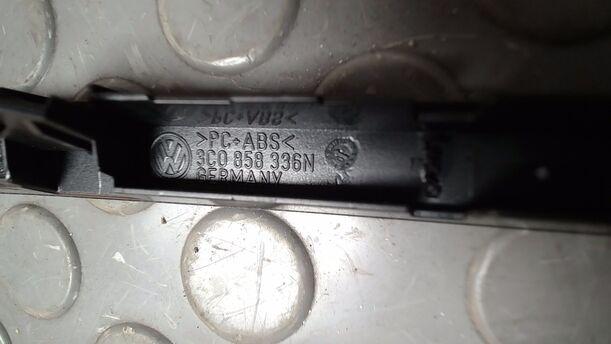 Foto: BLENDE ARMATURENBRETT eines VW Passat 2.0 TDI DPF