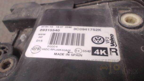 Foto: XENONSCHEINWERFER RECHTS ( KURVENLICHT ) eines VW Passat 2.0 TDI DPF