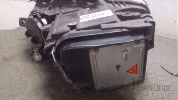 Foto: XENONSCHEINWERFER RECHTS ( KURVENLICHT ) eines VW Passat 2.0 TDI DPF