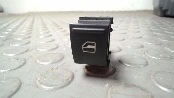 Foto: FENSTERHEBERSCHALTER eines VW Passat 2.0 TDI DPF