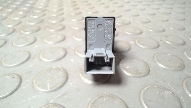 Foto: FENSTERHEBERSCHALTER eines VW Passat 2.0 TDI DPF