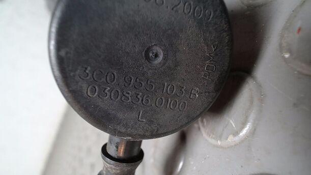 Foto: DÜSE SCHEINWERFERREINIGUNG LINKS eines VW Passat 2.0 TDI DPF
