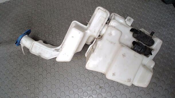 Foto: SCHEIBENWASCHBEHÄLTER eines VW Passat 2.0 TDI DPF