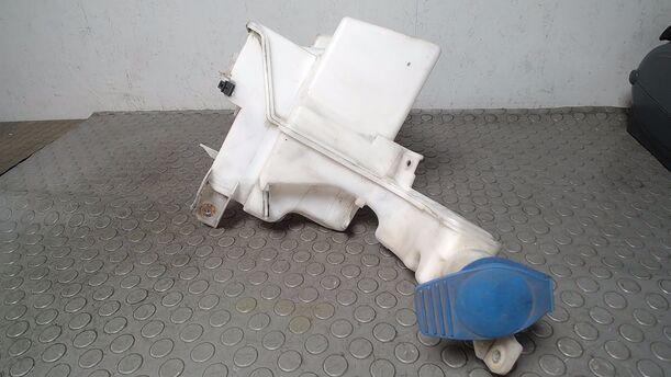 Foto: SCHEIBENWASCHBEHÄLTER eines VW Passat 2.0 TDI DPF