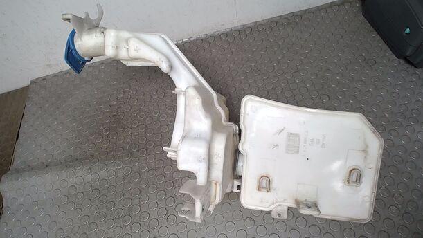 Foto: SCHEIBENWASCHBEHÄLTER eines VW Passat 2.0 TDI DPF