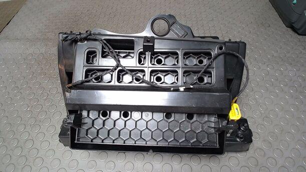 Foto: HANDSCHUHFACH eines VW Passat 2.0 TDI DPF