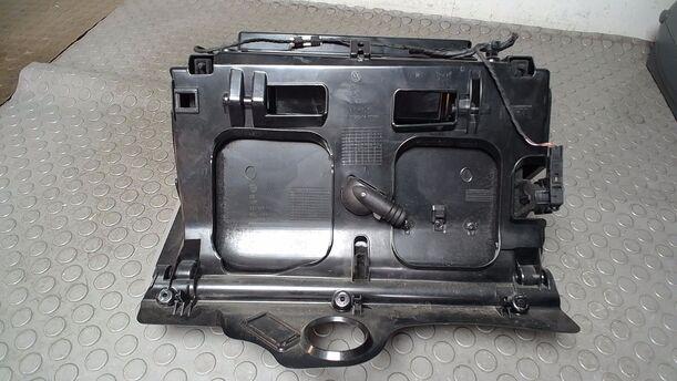 Foto: HANDSCHUHFACH eines VW Passat 2.0 TDI DPF