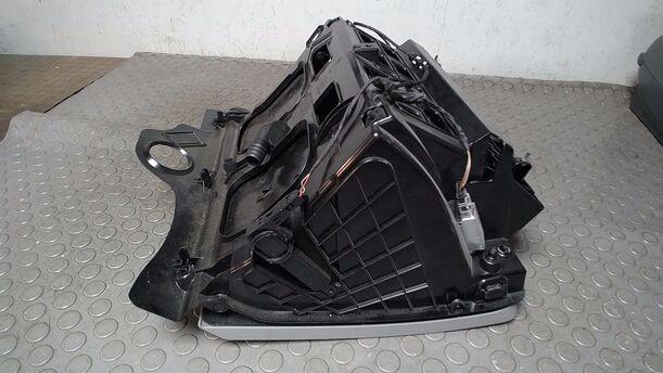 Foto: HANDSCHUHFACH eines VW Passat 2.0 TDI DPF