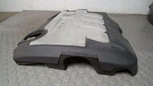 Foto: MOTORABDECKUNG eines VW Passat 2.0 TDI DPF