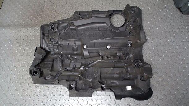 Foto: MOTORABDECKUNG eines VW Passat 2.0 TDI DPF