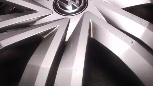 Foto: RADKAPPENSATZ / FELGENABDECKUNGEN 14 ZOLL eines VW Polo 1.0 Trendline